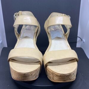 Elegant Beige Platform Sandals 👡 size 10
